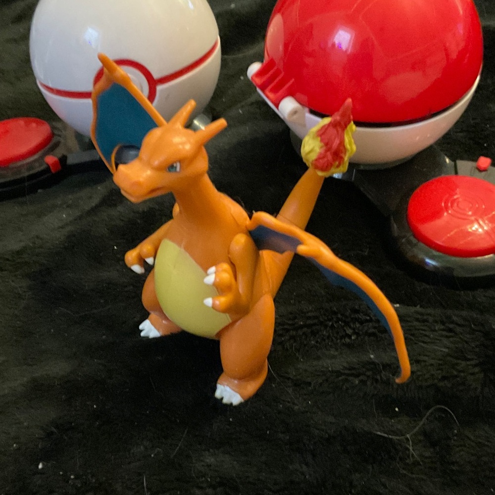Jazwares 4.5 inch battle ready Charzard